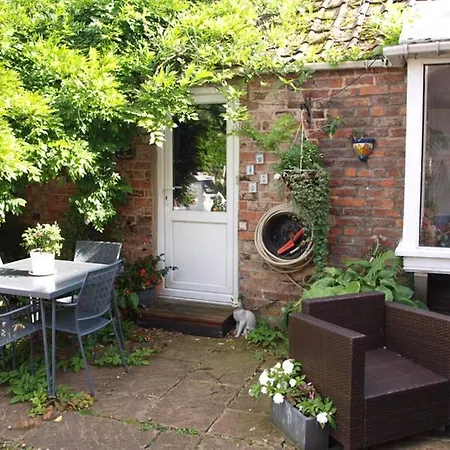 Self-contained Annex - Beautiful Village Near Lägenhet York
